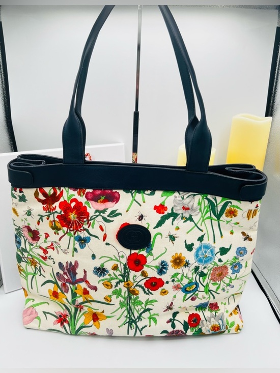 Gucci Handbags - Gucci Cream Floral Tote with Navy Trim